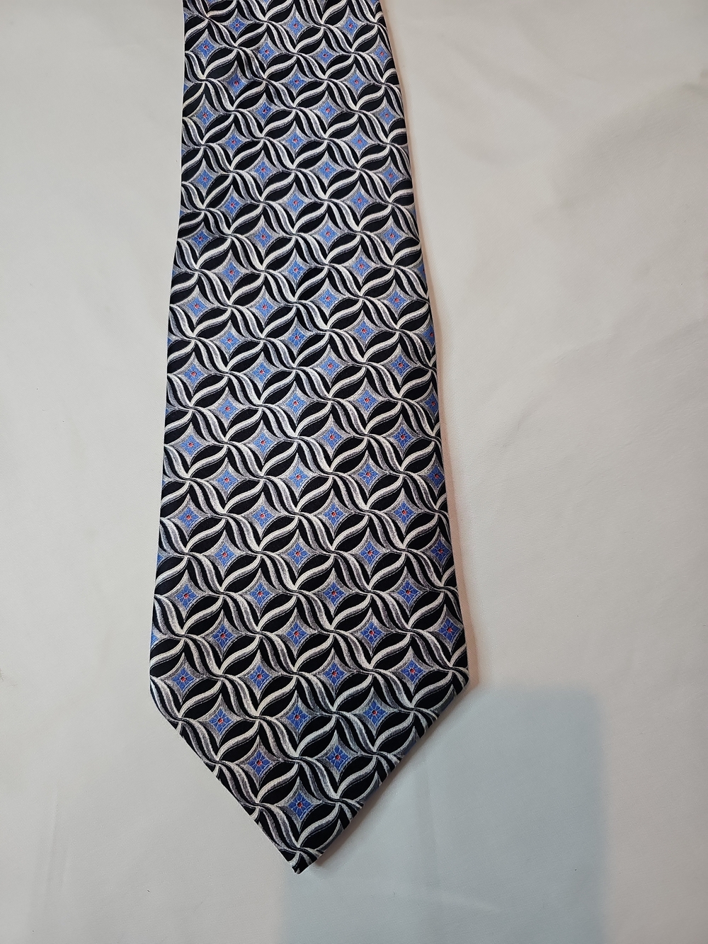 Brioni Men's Geometric Pattern Italian Silk Tie in Navy and Blue